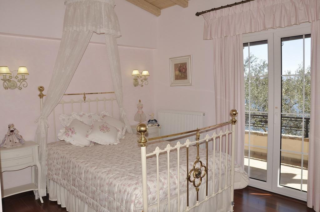 Villa Romantica Perama  Room photo