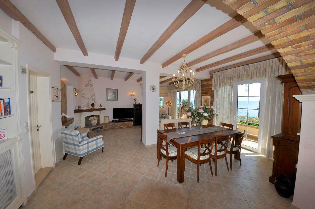 Villa Romantica Perama  Exterior photo