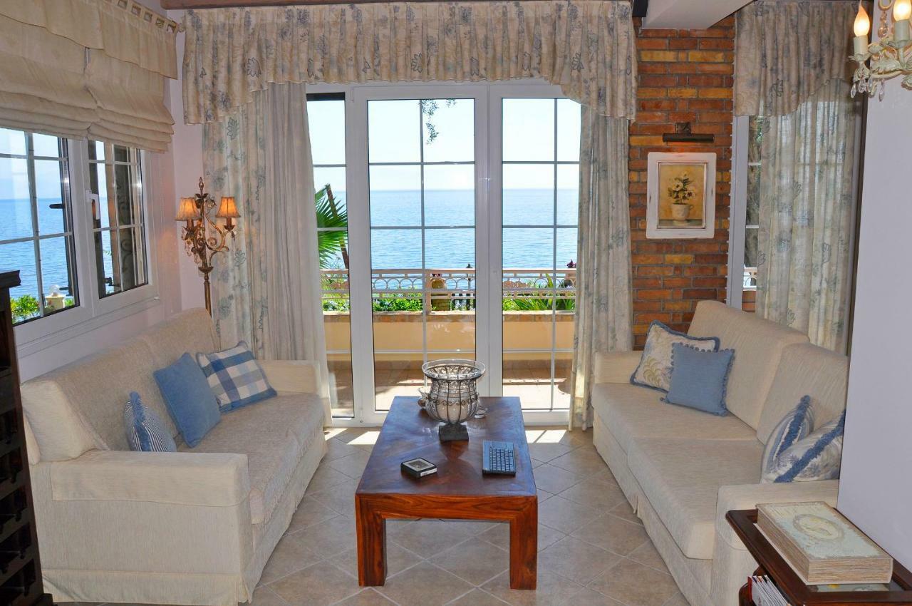 Villa Romantica Perama  Exterior photo
