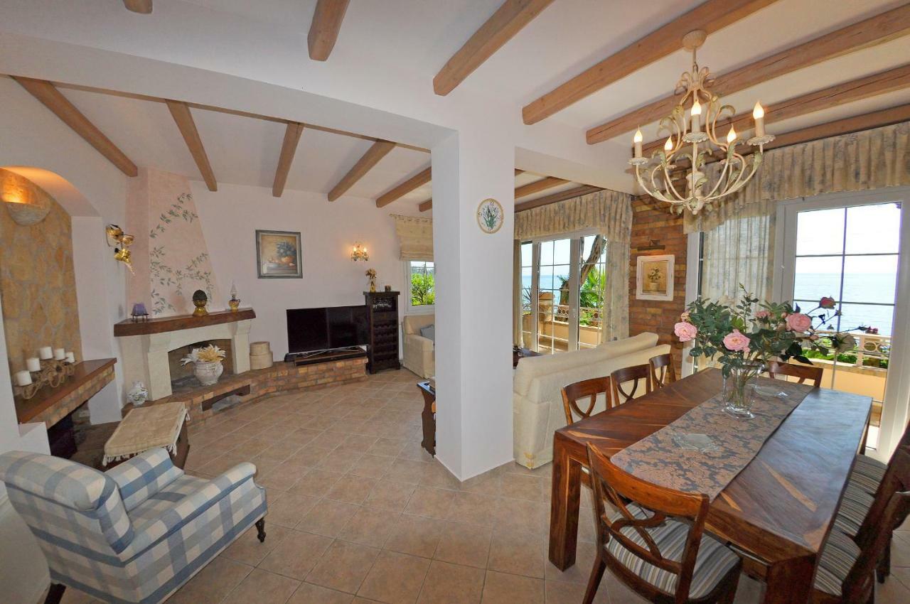 Villa Romantica Perama  Exterior photo